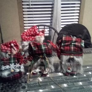 Set of Christmas homes 2 variety or you can choose your own colors.